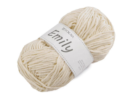 Image du fil Emily - fil peluche - 100 g / 120 m – disponible chez Šarlotes audumi