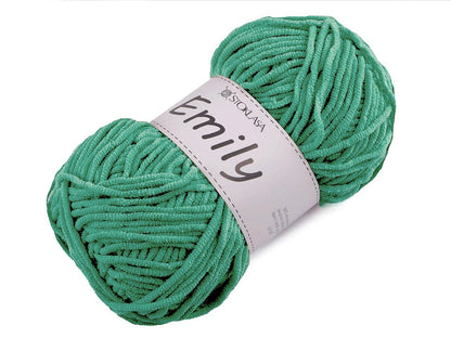 Image de Dzijas Emily - fil chenille - 100g / 120 m – disponible chez Šarlotes audumi