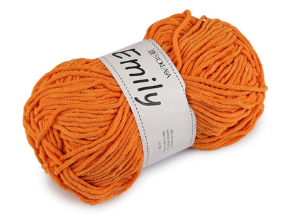 Image de Dzijas Emily - fil pelucheux - 100g / 120 m – disponible chez Šarlotes audumi