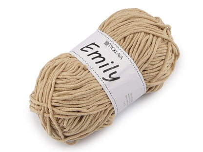 Image de Dzijas Emily - fil peluche - 100 g / 120 m – disponible chez Šarlotes audumi
