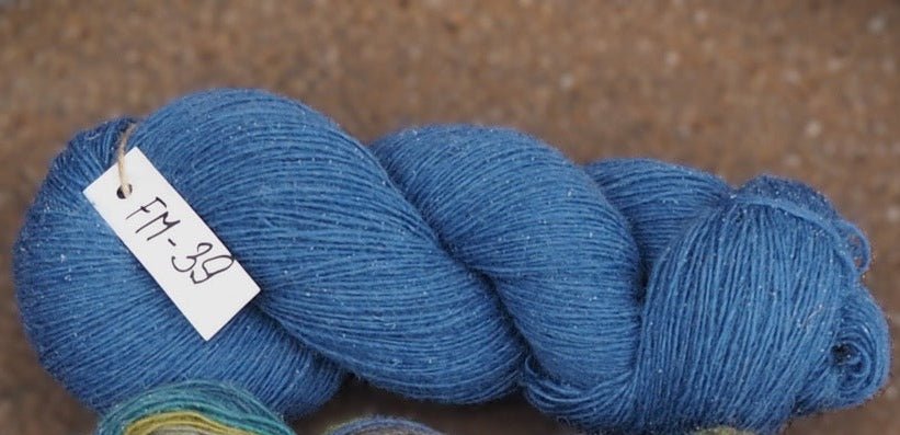 Attēls ar Dzijas Pāces vilnas fabrika 100% Merino - 100 g / 470 m – pieejams Šarlotes audumi