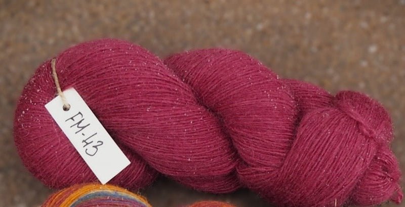 Attēls ar Dzijas Pāces vilnas fabrika 100% Merino - 100 g / 470 m – pieejams Šarlotes audumi