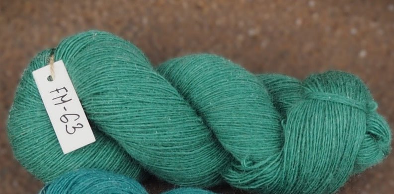 Attēls ar Dzijas Pāces vilnas fabrika 100% Merino - 100 g / 470 m – pieejams Šarlotes audumi