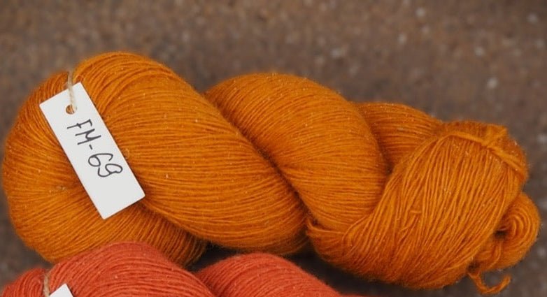 Attēls ar Dzijas Pāces vilnas fabrika 100% Merino - 100 g / 470 m – pieejams Šarlotes audumi