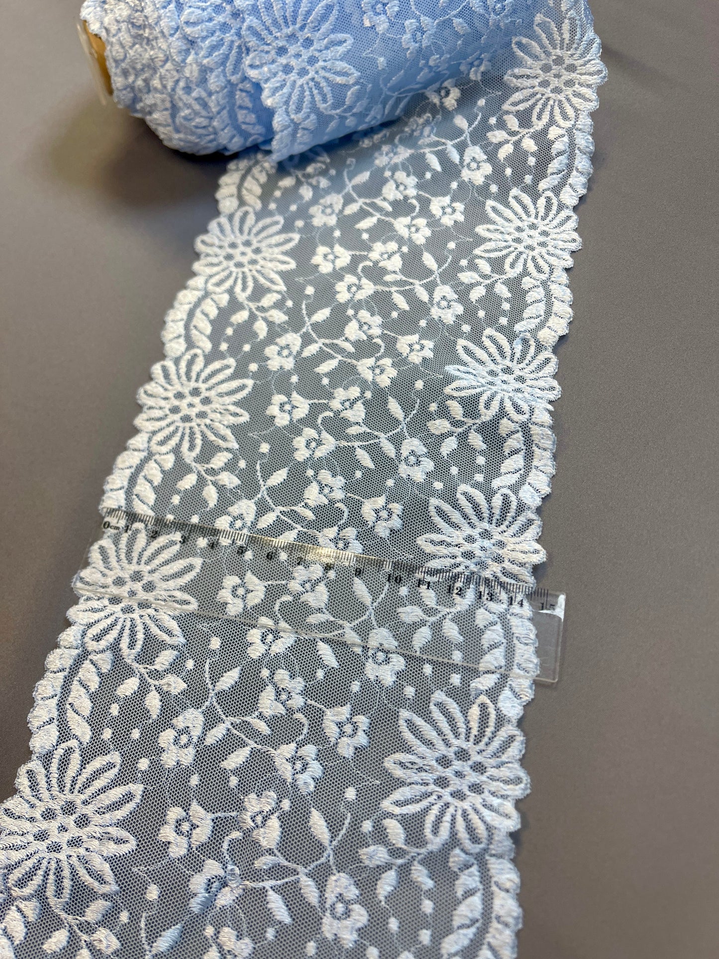 Image of elastic lace 16 cm-light blue – available online at Charlotte's Fabrics