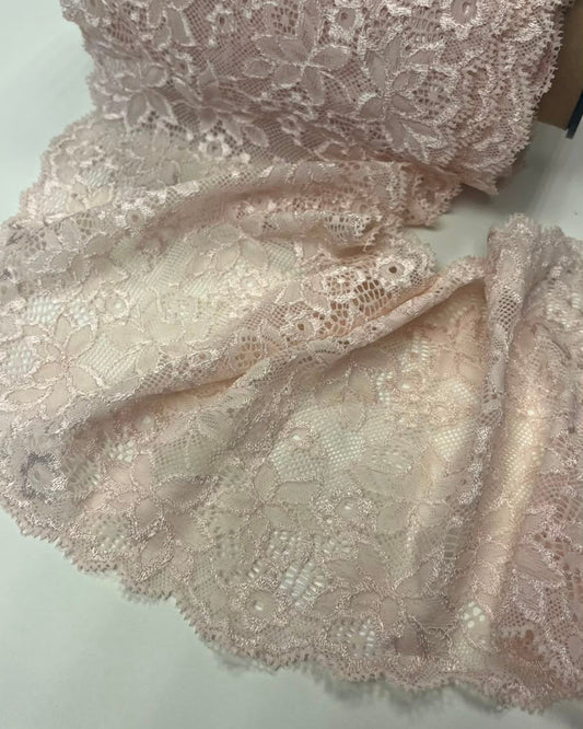Flexible lace 16 cm in airy pink – available online at Šarlotes audumi