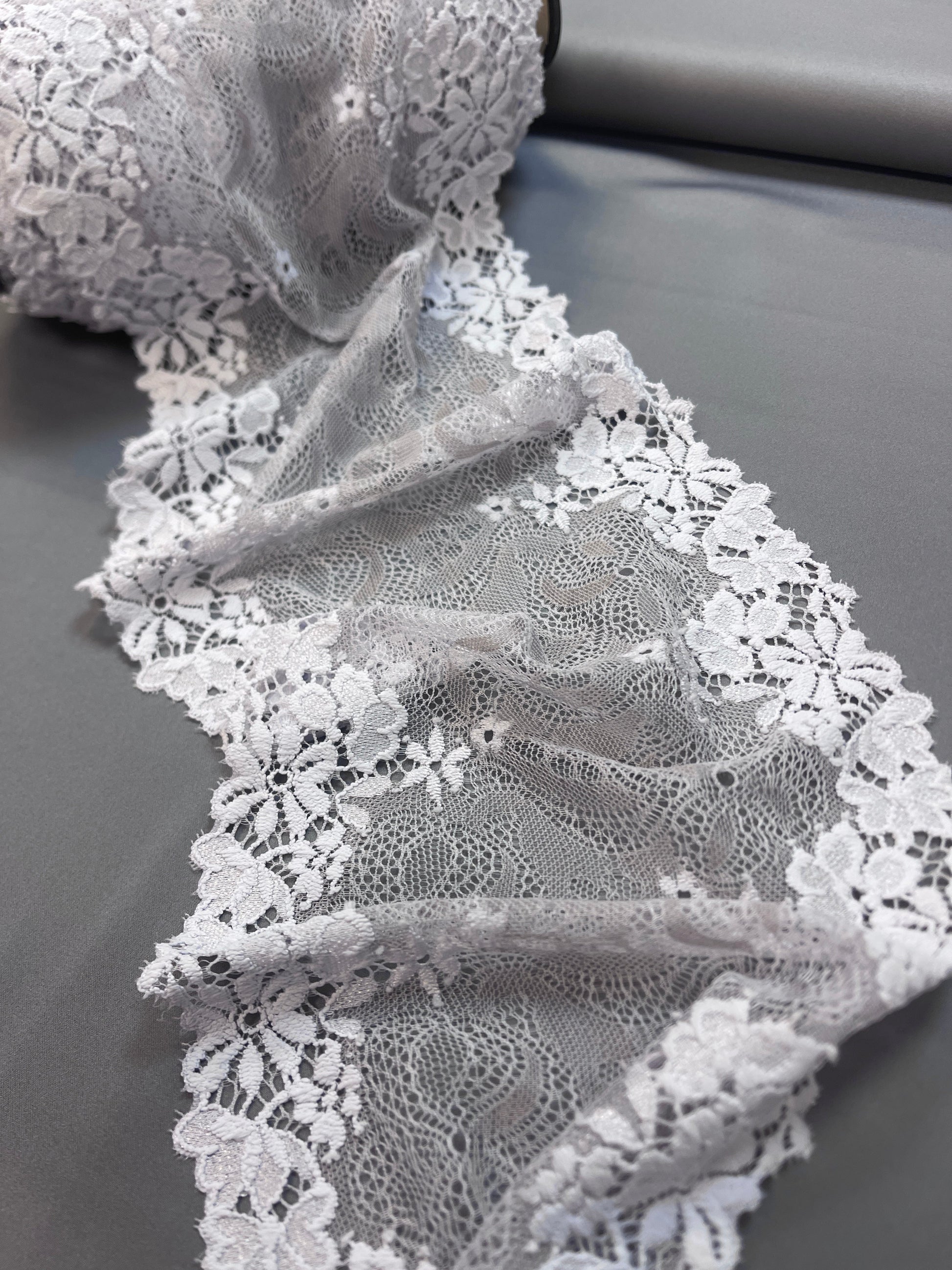 Image of elastic lace, 18 cm, soft lilac shade – available online at Šarlotes audumi