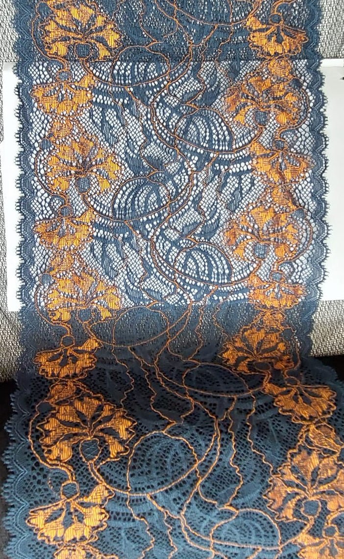 Flexible lace, 18 cm, gray with cognac-tone accents – available at Šarlotes audumi