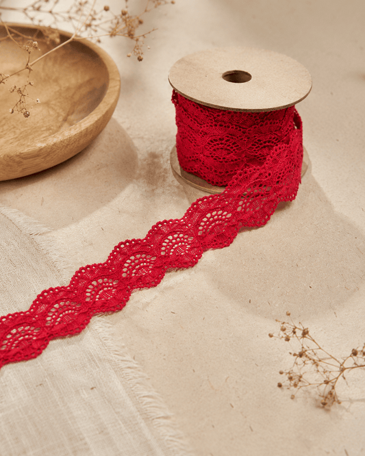 Image de dentelle élastique 2 cm - rouge – disponible chez Šarlotes audumi