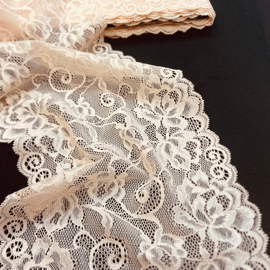 Image de dentelle élastique 20 cm - crème brûlée – disponible chez Šarlotes audumi