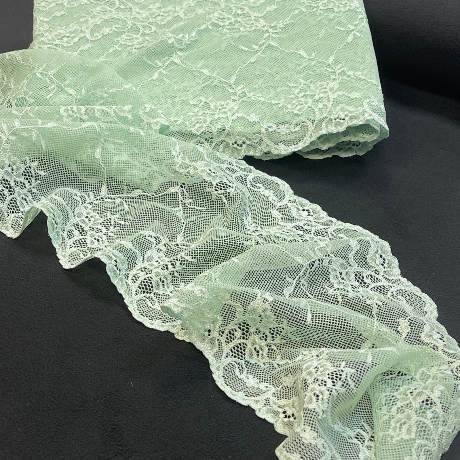Attēls ar Elastīgā mežģīne 20 cm - mint – pieejams Šarlotes audumi