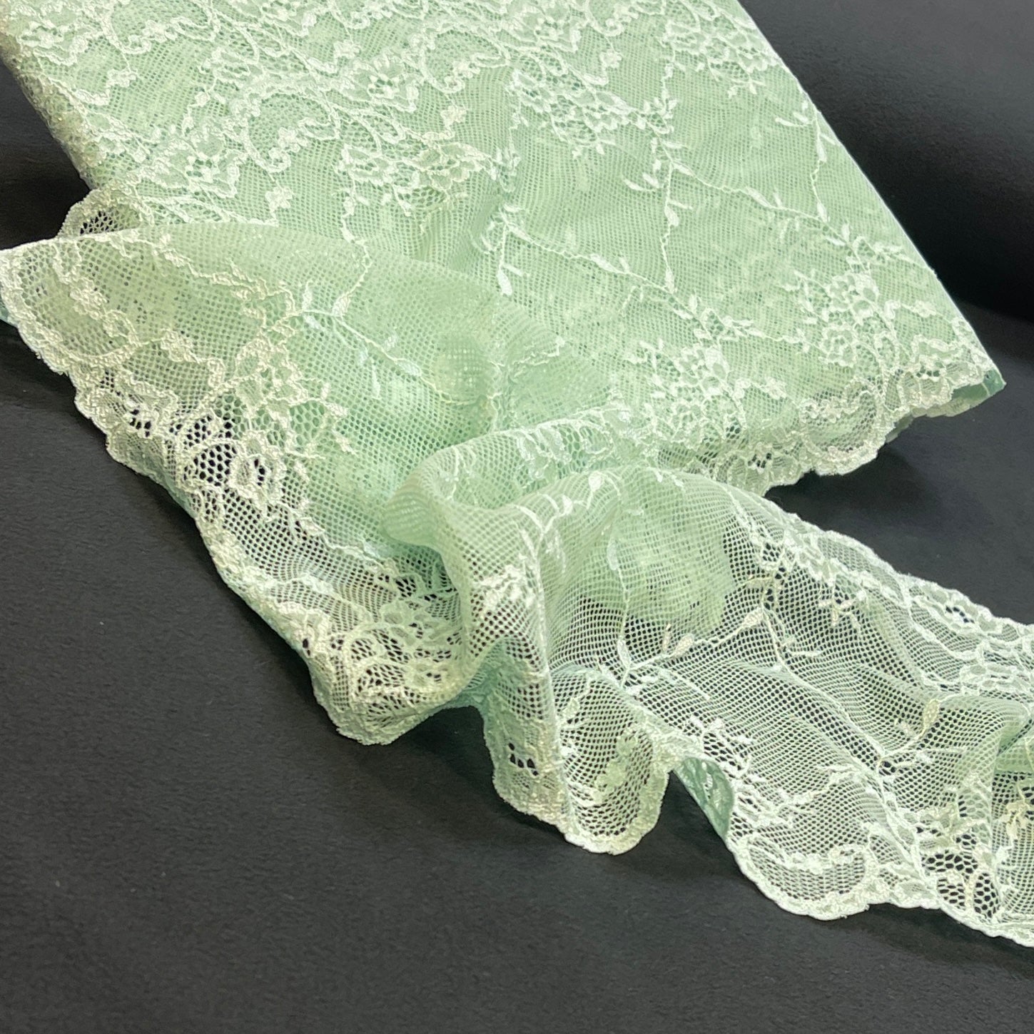 Attēls ar Elastīgā mežģīne 20 cm - mint – pieejams Šarlotes audumi