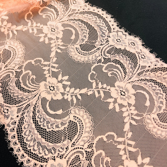 Image avec dentelle élastique 25 cm - rose saumon – disponible chez Šarlotes audumi
