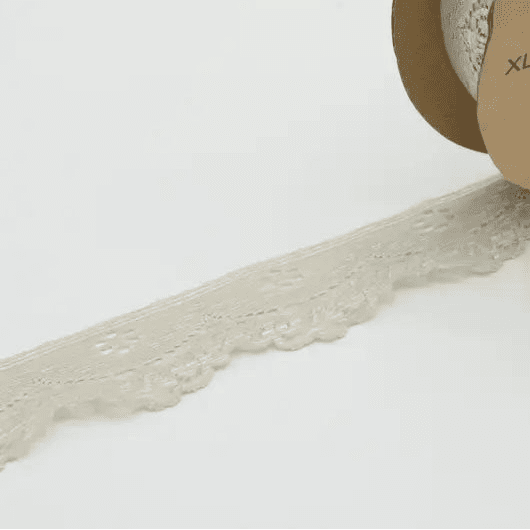 Attēls ar Elastīgā mežģīne 3,5 cm - smilšu – pieejams Šarlotes audumi