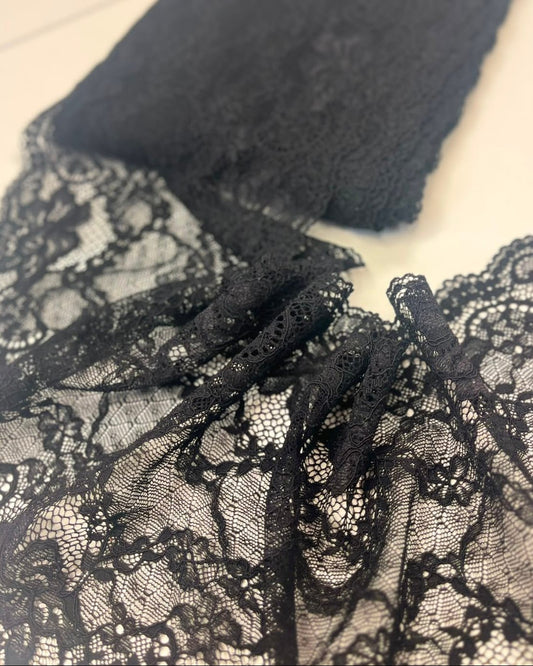 Image of elastic fine lace 18 cm, black – available online at Šarlotes audumi