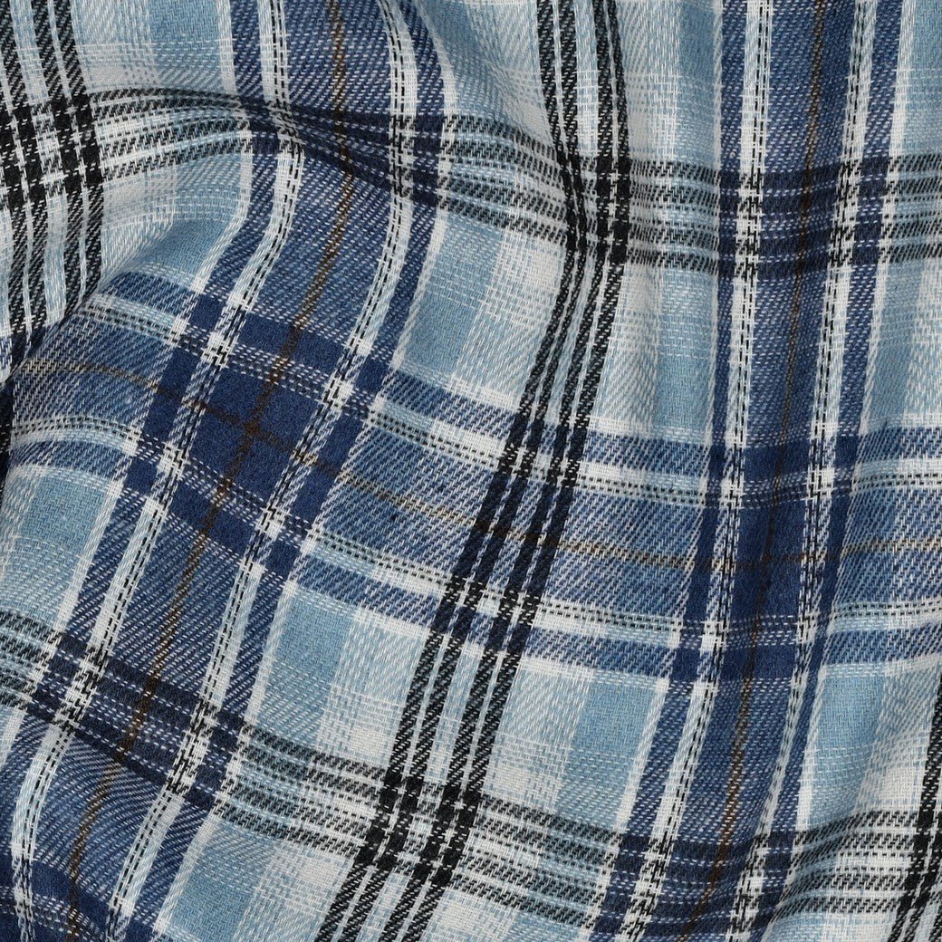 Attēls ar Flanelis - gaiši zils rūtains 137 g/m² – pieejams Šarlotes audumi