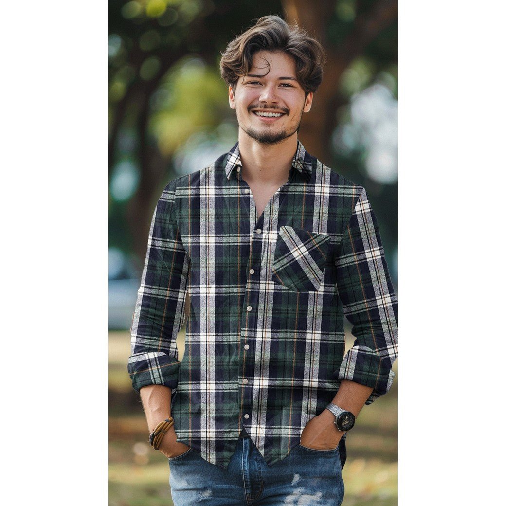 Attēls ar Flanelis - tumši zaļš rūtains 137 g/m² – pieejams Šarlotes audumi