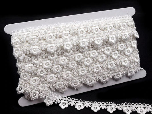 Attēls ar Gipūra mežģīne / ielaide ar margrietiņas rakstu 21 mm - balta – pieejams Šarlotes audumi