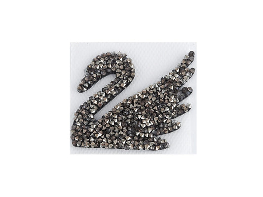 Image of an iron-on swan decoration with crystals – available online at Šarlotes audumi