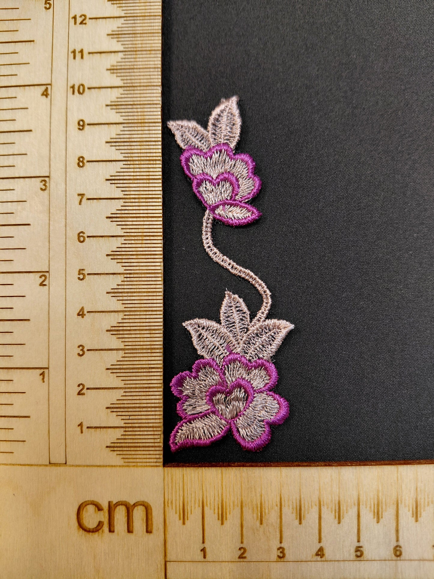 Attēls ar Ielāps/uzšuve 10 x 3 cm – pieejams Šarlotes audumi
