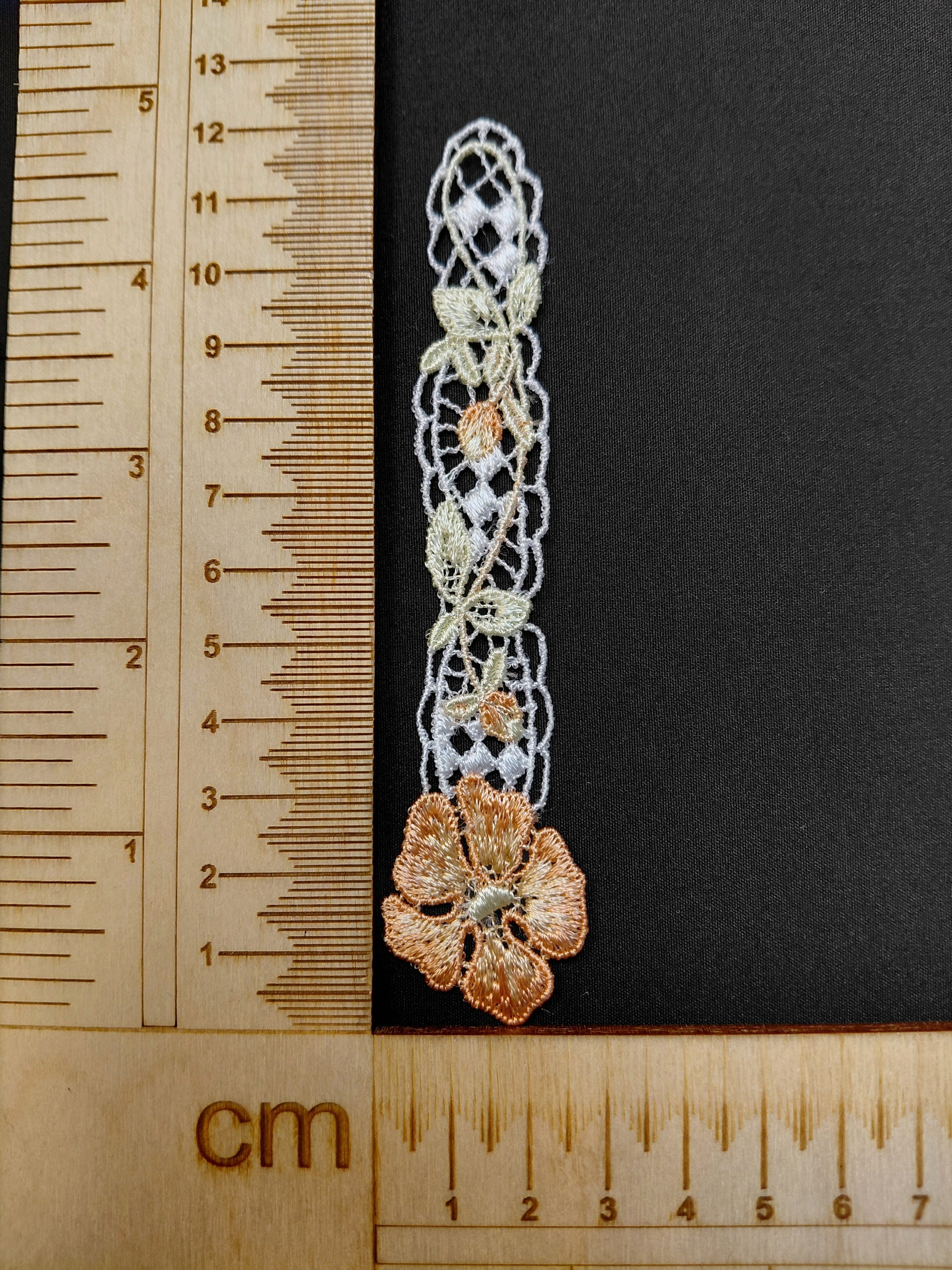 Attēls ar Ielāps/uzšuve 12 x 2,5 cm – pieejams Šarlotes audumi