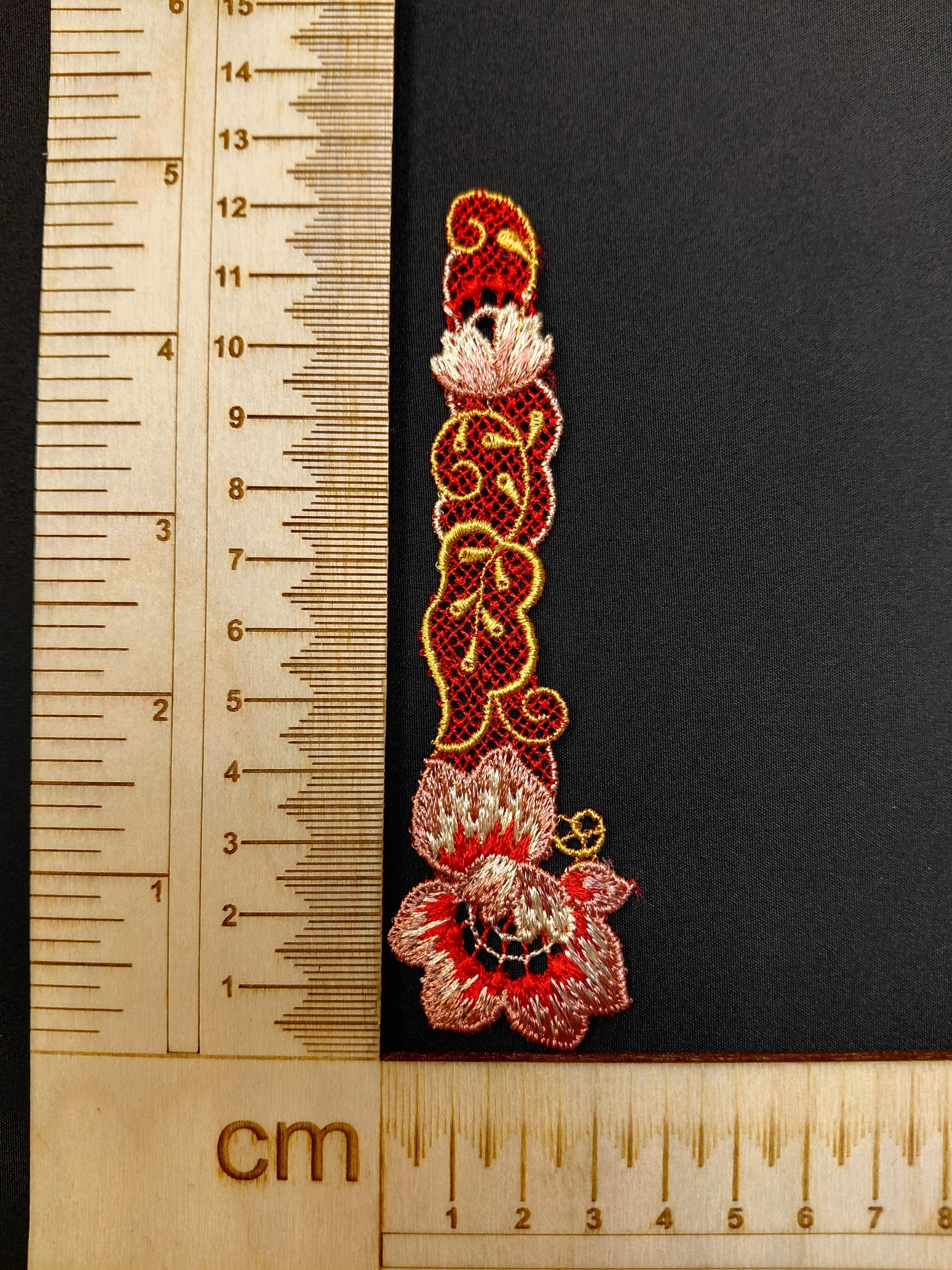 Attēls ar Ielāps/uzšuve 12,5 x 3,5 cm – pieejams Šarlotes audumi