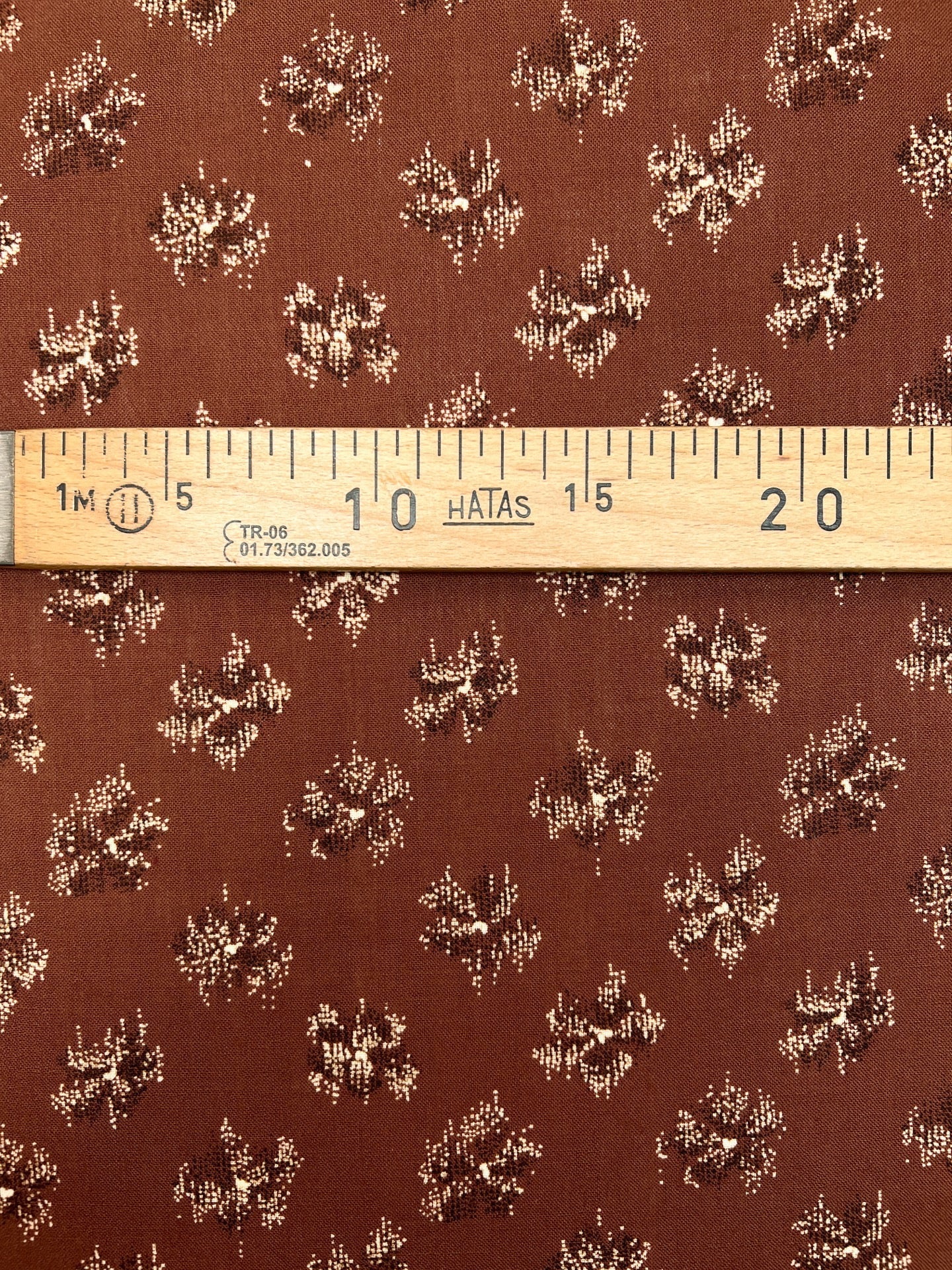 Attēls ar Itālijas 100% vilnas audums ar apdruku brūni bēšos toņos | viegls kostīma / kleitu audums 130 G/M² – pieejams Šarlotes audumi