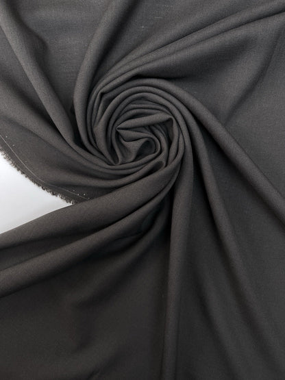 Image en tissu italien 100 % laine, gris, 150 g/m2 – disponible chez Šarlotes audumi