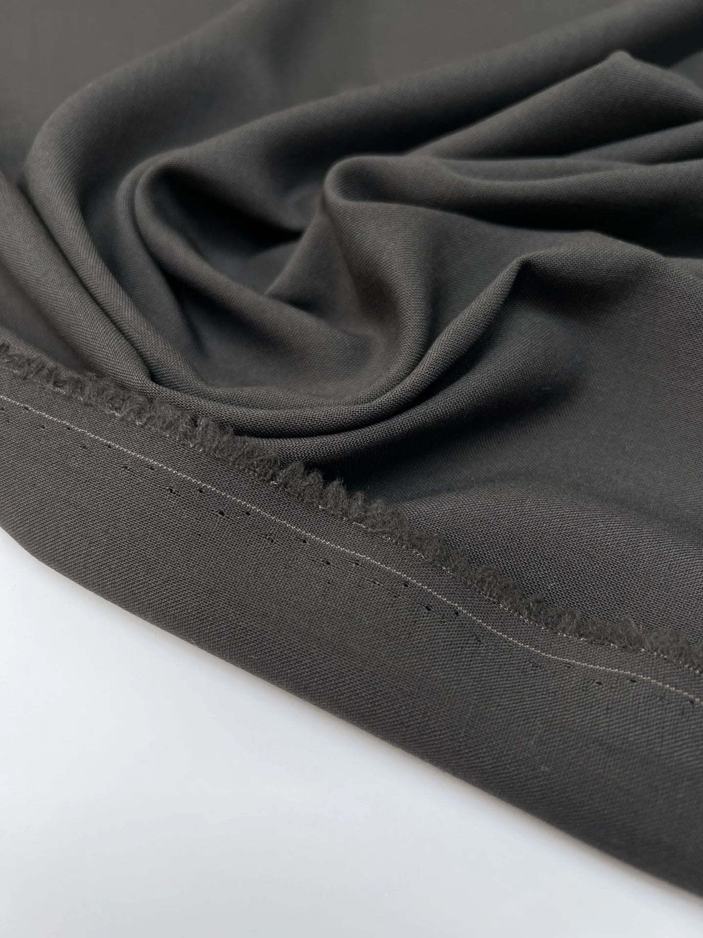 Attēls ar Itālijas 100% vilnas audums pelēks 150 g/m2 – pieejams Šarlotes audumi