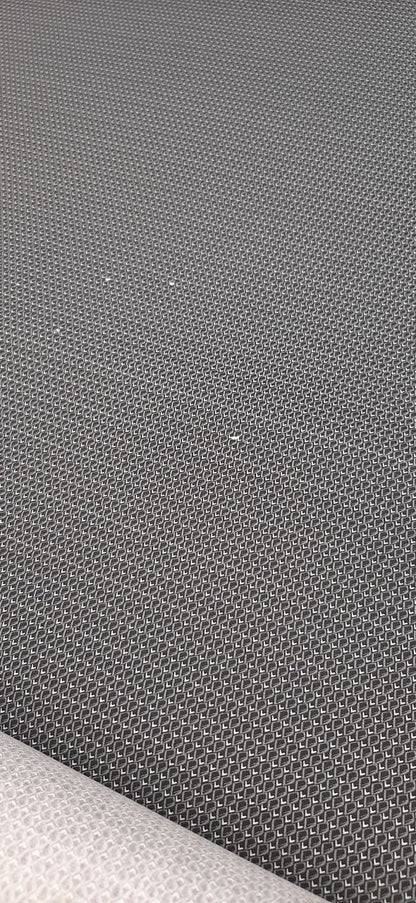 Image de tissu popeline de coton imprimé d’Italie – motif géométrique gris | 100 % coton | 100 g/m² | 147 cm – disponible chez Šarlotes audumi