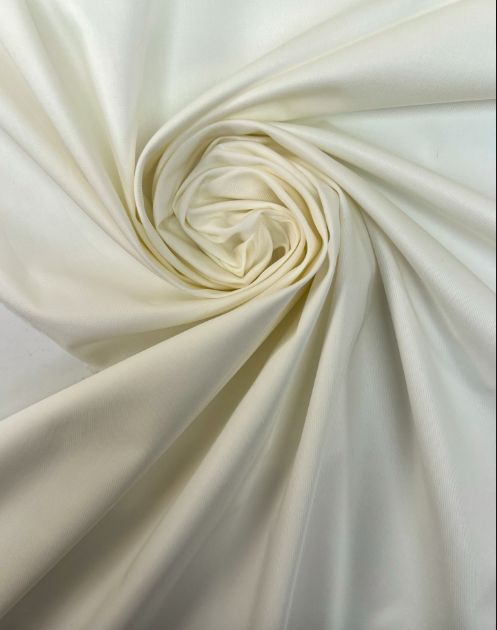 Attēls ar Itālijas kokvilnas un elastāna audums sviesta balts 150 g/m2 – pieejams Šarlotes audumi