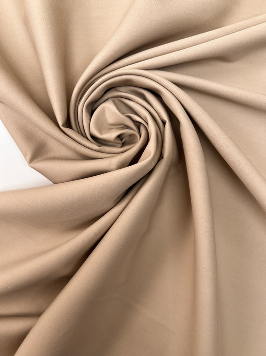 Attēls ar Itālijas viskozes tvila kostīmaudums – bēšs | 49% viskoze, 40% zīds, 11% poliamīds | 220 g/m² | 147 cm – pieejams Šarlotes audumi