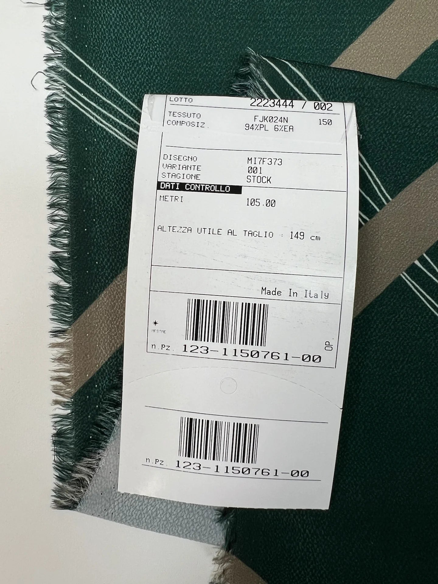 Attēls ar Itāļu krepa audums ar ģeometrisku rakstu | Poliesters 94% Elastāns 6% | 150 cm – pieejams Šarlotes audumi