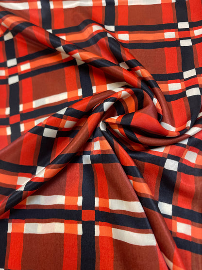 Image of Italian satin fabric with a plaid pattern | 140 cm | with a defect – available at Šarlotes audumi