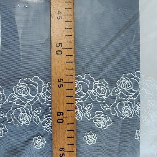 Image of embroidered lace on tulle, 25 cm, pearl white – available online at Šarlotes audumi