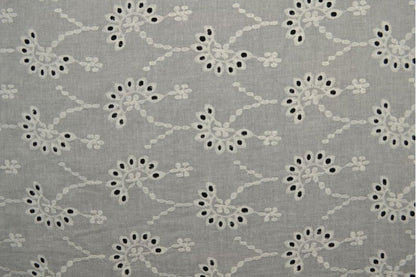 Tissu en coton brodé - motif floral blanc 100 g/m²
