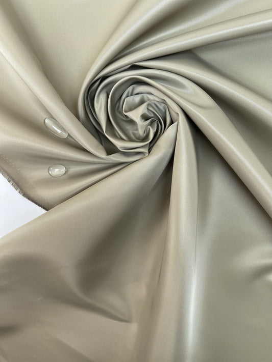 Attēls ar Japānas satīna tvila audums – pelēks | 100% poliamīds | 200 g/m² | 125 cm – pieejams Šarlotes audumi