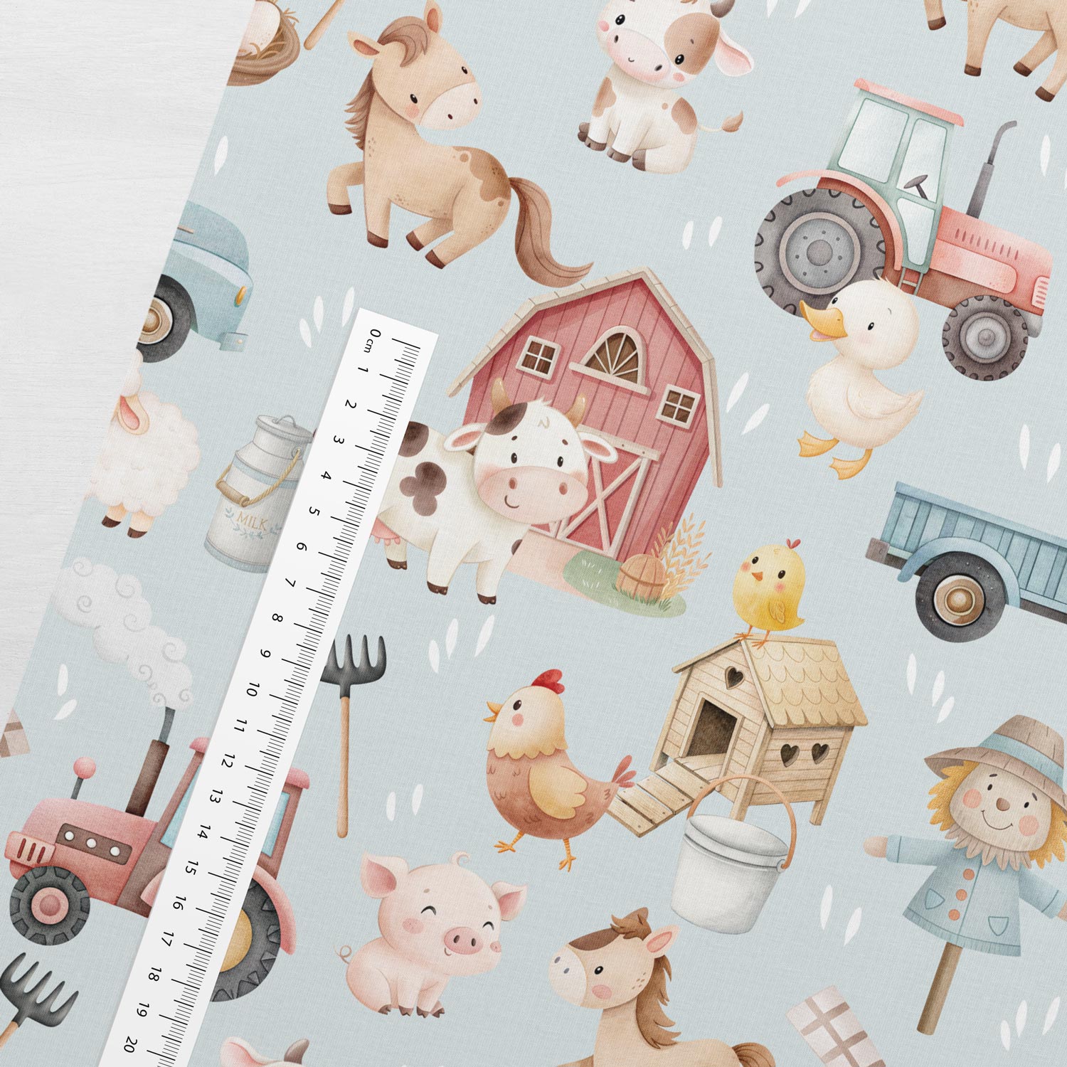 Attēls ar Kokvilnas cilpiņtrikotāža - raibā fermas dzīve uz gaiši zilā fona 250 g/m² | Dizains - 03 – pieejams Šarlotes audumi