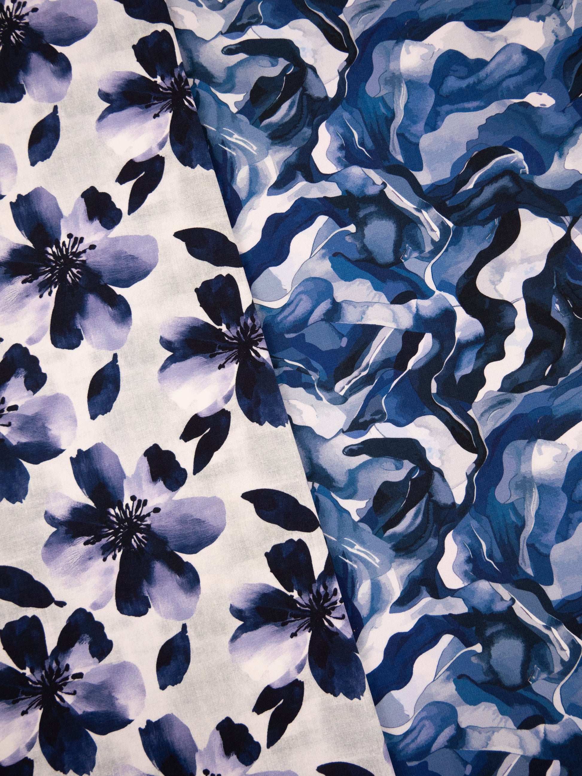 Attēls ar Kokvilnas cilpiņtrikotāža - zilo viļņu deja 245 g/m² – pieejams Šarlotes audumi