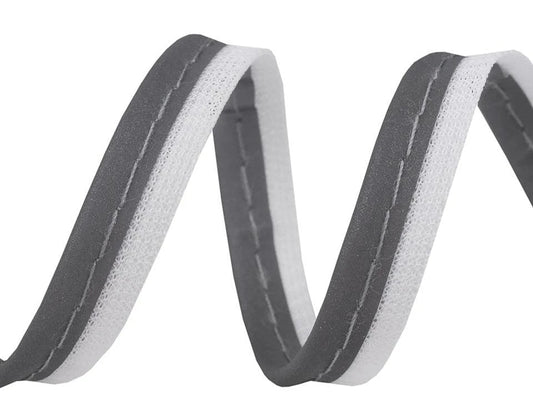 Attēls ar Kokvilnas lentīte, apmalojuma lente ar aukliņu 10 mm - atstarojoša – pieejams Šarlotes audumi