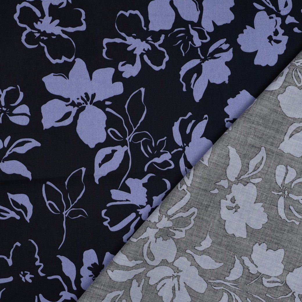 Attēls ar Kokvilnas satīna audums ar ziedu rakstu 115 g/m² – pieejams Šarlotes audumi