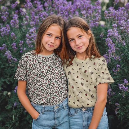 Image de jersey de coton - petites fleurs sur fond à carreaux 220 g/m² (cert. GOTS) – disponible chez Šarlotes audumi