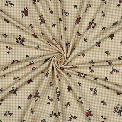 Image avec tricot de coton - petites fleurs délicates sur fond à carreaux 220 g/m² (certif. GOTS) – disponible chez Šarlotes audumi