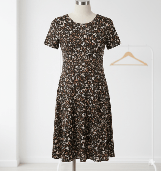 Attēls ar Kokvilnas trikotāža - smalki ziediņi uz tumši brūna 200 g/m² – pieejams Šarlotes audumi