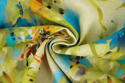 Image de lin et coton, motif floral 170 g/m² | tissu léger et respirant pour vêtements et maison – disponible chez Šarlotes audumi