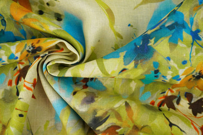 Image avec lin et coton - motif floral 170 g/m² | tissu léger et respirant pour vêtements et maison – disponible chez Šarlotes audumi