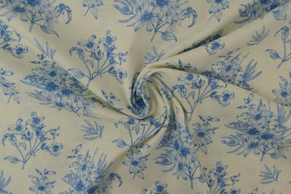 Image de lin et coton - fleurs bleues 170 g/m² – disponible chez Šarlotes audumi