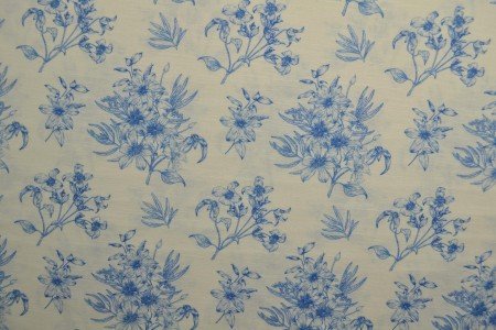 Image avec lin et coton - fleurs bleues 170 g/m² – disponible chez Šarlotes audumi