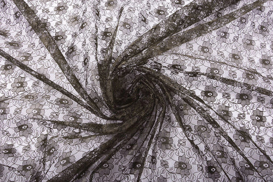 Attēls ar Mežģīņu audums smalks - šokolādes brūni ziedi 75 g/m² – pieejams Šarlotes audumi