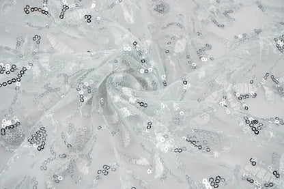 Image en tissu dentelle|Tulle brodé de sequins 160 g/m² - argent – disponible chez Šarlotes audumi
